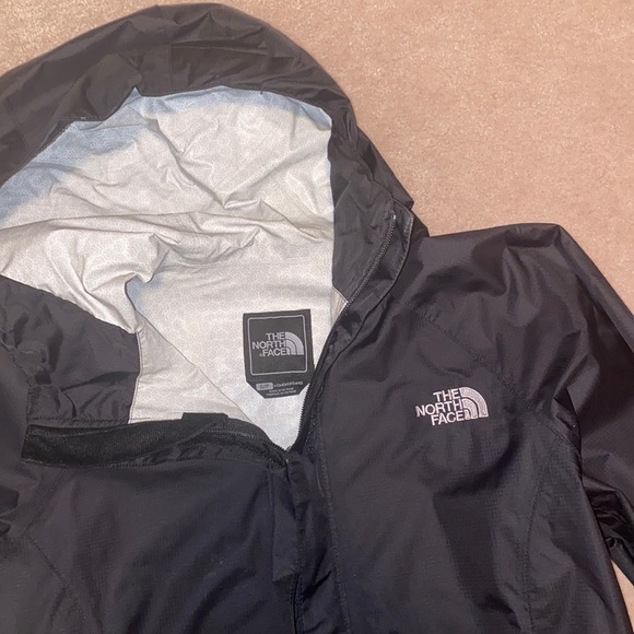 North Face Woman’s Windbreaker - Picture 2 of 5